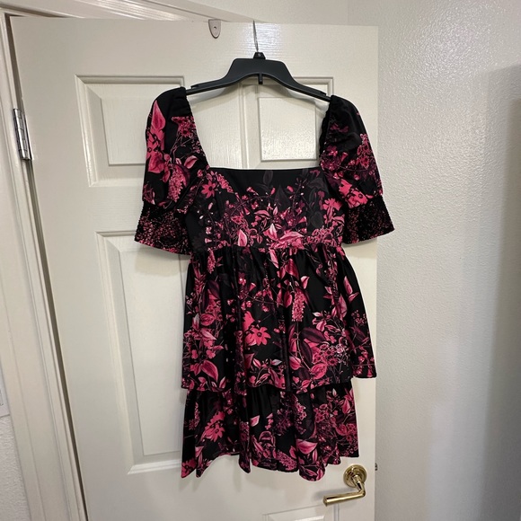 Alice + Olivia Emmalou Tiered Dress - Picture 3 of 4